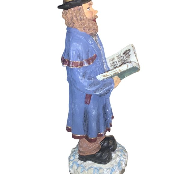 Cedar Creek Christmas Gentleman Caroler with Box - Picture 4 of 13